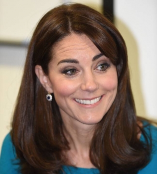 Неожиданно: Кейт Миддлтон купила наряд для принцессы Шарлотты за 745 гривен