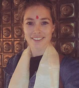 Доброе сердце: Даутцен Крус с благотворительной миссией посетила Непал