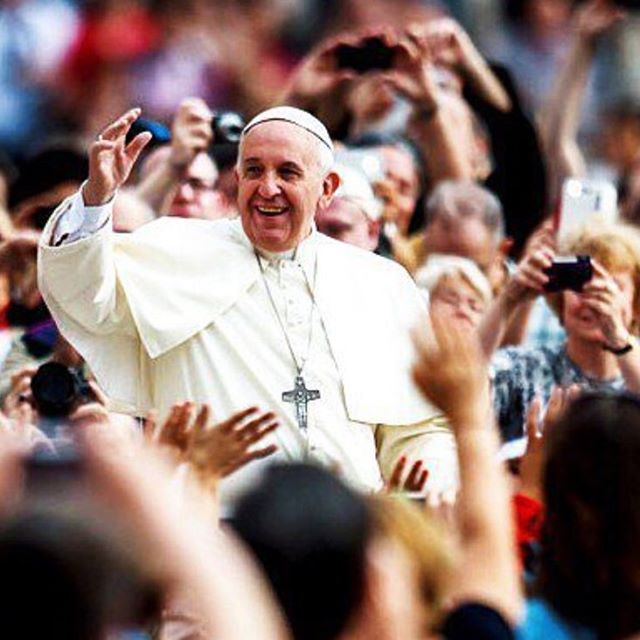 Папа Римский опубликовал свое первое селфи в Instagram