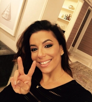 Звездная вечеринка в Дубае: Ева Лонгория празднует помолвку