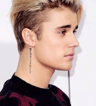 Джастин Бибер не может нарадоваться новой татуировке