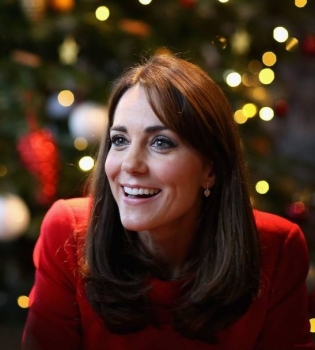 Кейт Миддлтон и принц Уильям с детьми: в сети появился первый совместный портрет королевской семьи