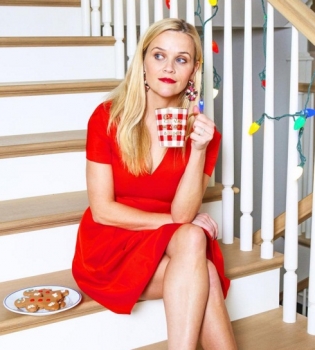 Праздничная фея: Риз Уизерспун показала, как готовится к Рождеству