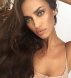 Начинающая модель: Ирина Шейк опубликовала один из своих первых снимков в бикини