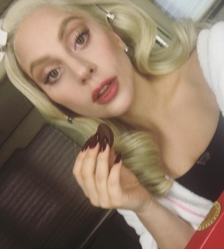 Настоящая хозяйка: Леди Гага сама приготовила домашнюю пасту