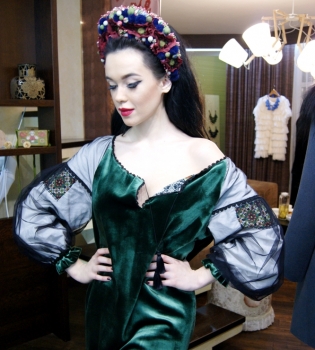 Мария Яремчук выбрала роскошный новогодний наряд