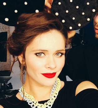 Новоиспеченная мама Юлия Санина поделилась трогательным снимком с маленьким сыном