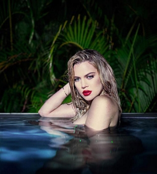 Еще горячее: совершенно голая Хлое Кардашьян позирует у бассейна