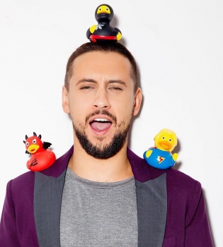 Певец MONATIK впервые стал отцом?