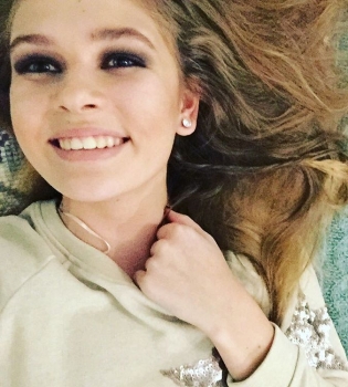 14-летняя дочь Веры Брежневой стала лицом модного бренда