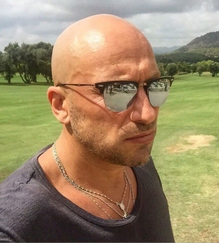 Дмитрий Ногиев на протяжении долгих лет живет на две семьи