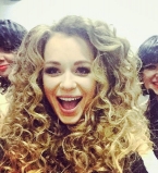 Молодая мама Яна Соломко украсила новогоднюю елку