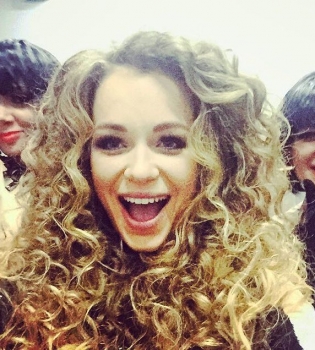 Молодая мама Яна Соломко украсила новогоднюю елку