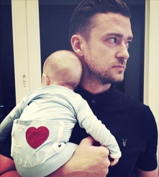 Папины поцелуи: Джастин Тимберлейк позирует с маленьким сыном