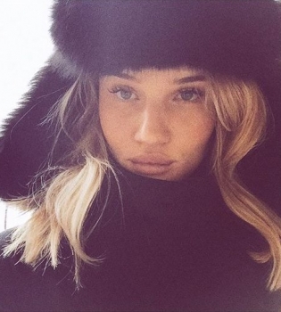 Зима пришла: Роузи Хантингтон-Уайтли и Джейсон Стэтхэм отдыхают в горах