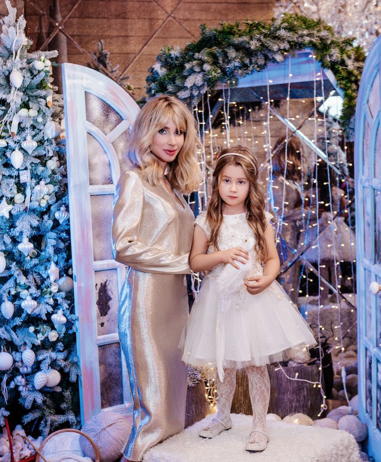 Loboda с дочерью Евой снялась в новогодней фотосессии
