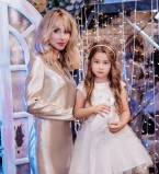 Loboda с дочерью Евой снялась в новогодней фотосессии