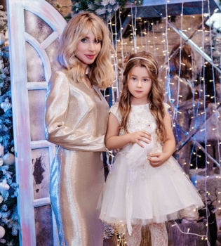 Loboda с дочерью Евой снялась в новогодней фотосессии