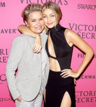 Мама Джиджи Хадид показала, какой супермодель была в детстве