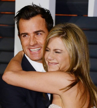 Никуда без любимого: Дженнифер Энистон и Джастин Теру вместе ходят на бьюти-процедуры