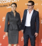 Сын Джоли и Питта получил серьезную травму на водных лыжах