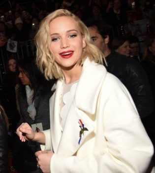 Дженнифер Лоуренс выступила против моды на худобу: &laquo;Актриса не должна быть тощей!&raquo;