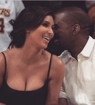 Аристократы из Голливуда: Ким Кардашьян и Канье Уэст строят поместье в Англии