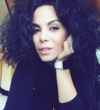 Настя Каменских показала фигуру в стильных купальниках