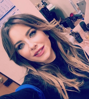 Ани Лорак проводит новогодние праздники с мужем в Париже