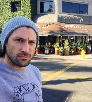 Экс-Холостяк Максим Чмерковский наслаждается отдыхом со своей невестой