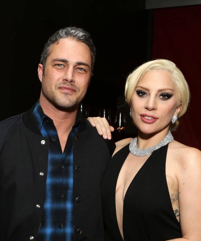 Стильный выход: Леди Гага и Тэйлор Кинни вместе блистают на кинопремьере