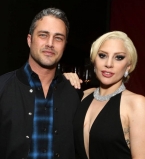 Стильный выход: Леди Гага и Тэйлор Кинни вместе блистают на кинопремьере