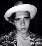 Все в сборе: Бруклин Бекхэм сделал самое большое селфи звездного семейства