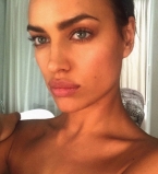 Эротика в душе: Ирина Шейк соблазняет &quot;горячей&quot; фигурой