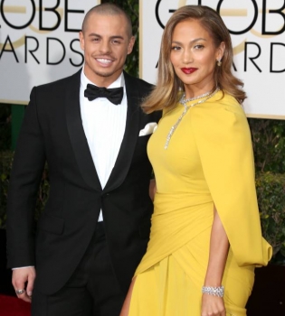 Романтика на красной дорожке: Дженнифер Лопес, Джейсон Стэтхэм появились на публике с любимыми