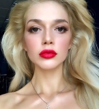 Солистка "ВИА Гры" Эрика Герцег рассказала, зачем увеличила грудь