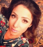 Наши в Дубае: Злата Огневич надела вышиванку в пустыне