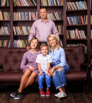 Оксана Гутцайт с мужем и детьми