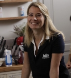 Юлия Высоцкая побрилась налысо!