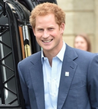 Отвязный холостяк: принц Гарри проводит время сразу с двумя экс-возлюбленными