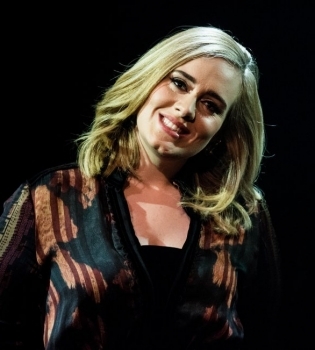 Автомобильное караоке: Адель спела песни Ники Минаж и Spice Girls