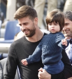 Папин спортсмен: Жерар Пике учит маленького сына играть в теннис