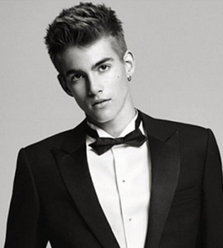 Модельный дебют: сын Синди Кроуфорд блистает на страницах глянца