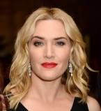 Словно девочка: 40-летняя Кейт Уинслет блистает на публике в мини-платьице