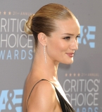 Роузи Хантингтон-Уайтли соблазняет откровенным нарядом на красной дорожке