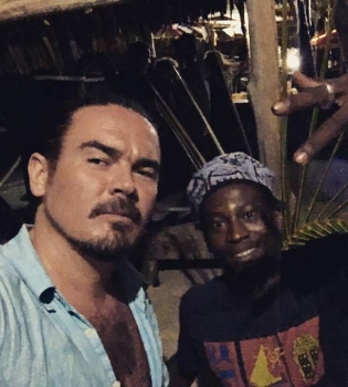 Фагот из ТНМК окунулся в прорубь в Занзибаре