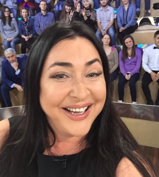 Лолита о браке с молодым мужем: &quot;Ни о каком штампе в паспорте я не думала&quot;