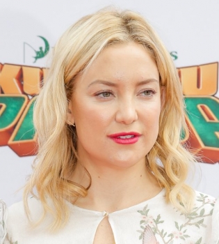 Счастливая мамочка: Кейт Хадсон вышла в свет со своими сыновьями