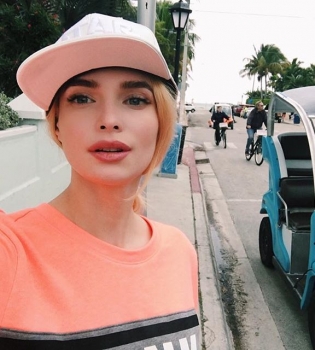 Экс-солистка &quot;ВИА Гры&quot; Татьяна Котова похвасталась аппетитными формами в бикини