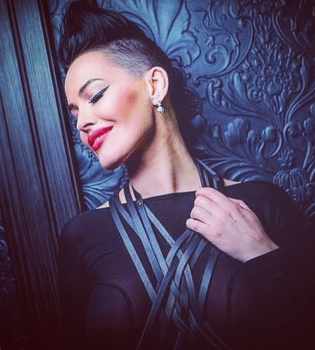 Откровенно: Даша Астафьева поделилась пикантными снимками в душе